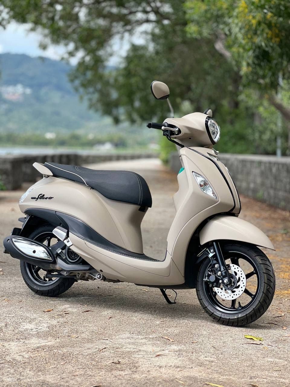 Yamaha Filano на прибрежной дорожке на Самуи